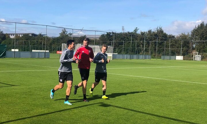 Văn Hậu tập cùng thần đồng Barcelona, sẵn sàng đá trận ra mắt Heerenveen