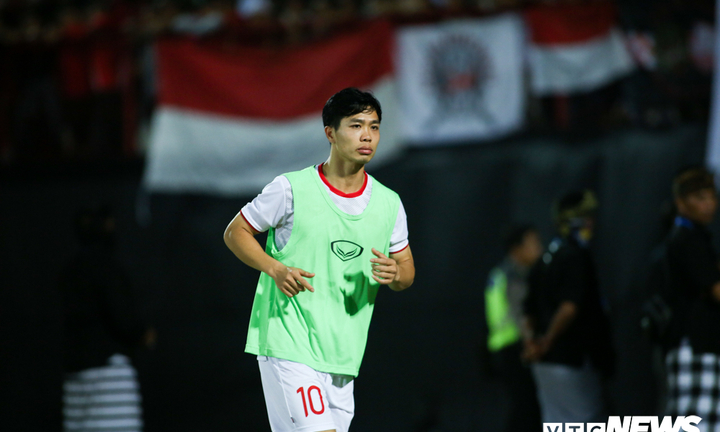 Vì sao Công Phượng ngồi dự bị cả trận Indonesia vs Việt Nam?