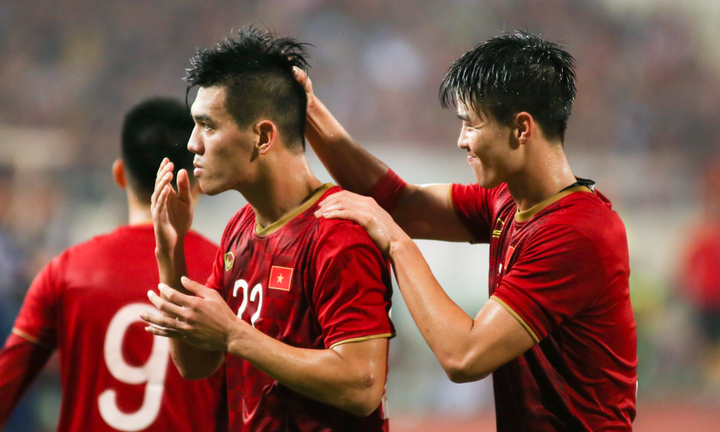 Danh thủ Hồng Sơn: ‘Tiến Linh sút bóng như Ronaldo’