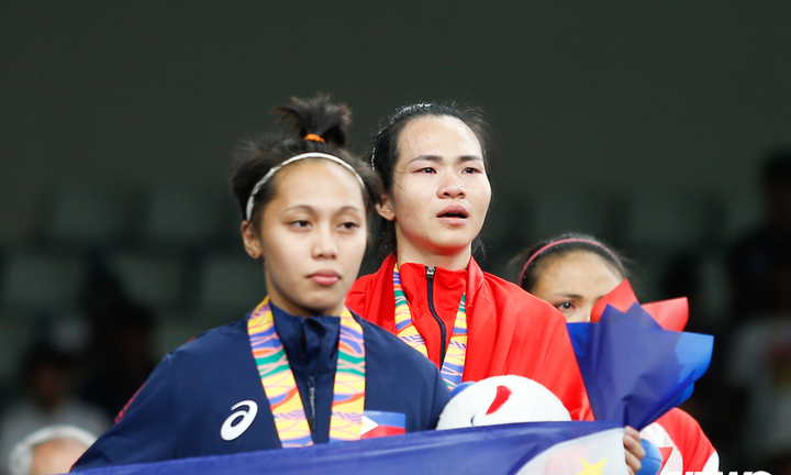 SEA Games 30: Nước mắt Vương Thị Huyền trong ngày vàng của cử tạ Việt Nam