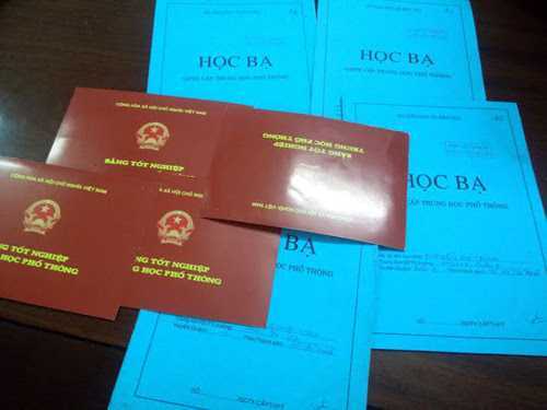 Trưởng ban Tổ chức Thành ủy Vị Thanh mượn bằng cấp 2 của bạn để học tiếp