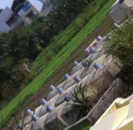 Tá hỏa phát hiện 23 ngôi mộ của gia đình bỗng dưng biến mất