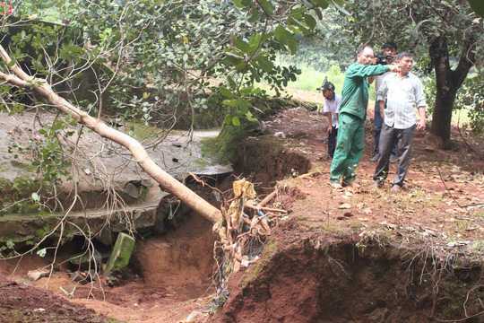 Tìm thấy thi thể nữ sinh bị nước cuốn trôi khi chở bà nội về nhà