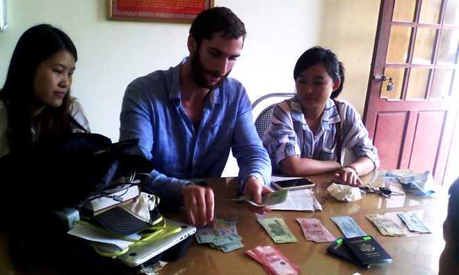 Bỏ quên đồ trên xe, du khách Mỹ viết thư cảm ơn khi được trả lại