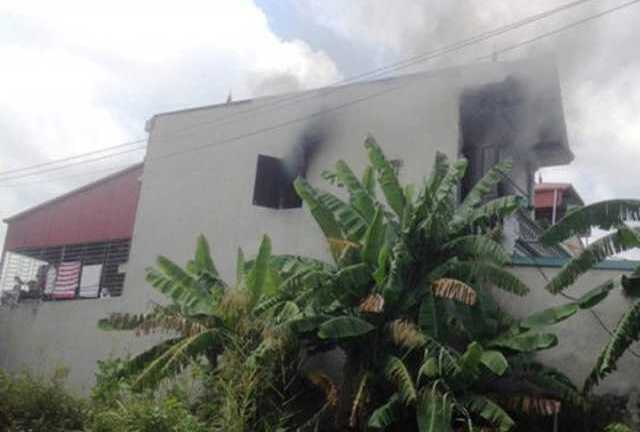 Giải cứu thanh niên mắc kẹt trong đám cháy khi đang ngủ