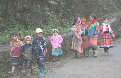 Không khí lạnh tràn xuống các tỉnh vùng núi phía Bắc