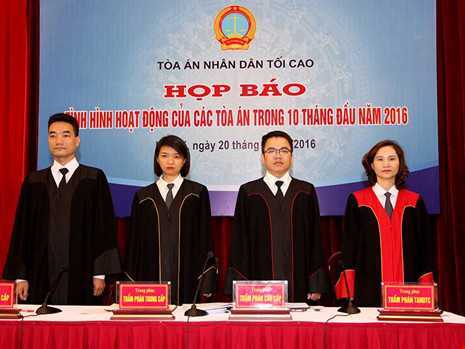 Hôm nay, thẩm phán TAND Tối cao sẽ mặc trang phục mới