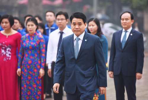 Chủ tịch Hà Nội đặt vòng hoa tưởng niệm tại tượng đài Lê Nin