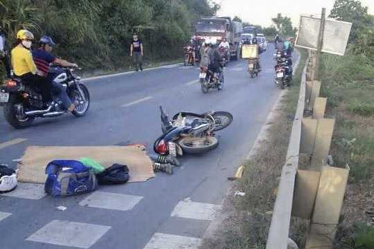 Xe tải vượt ẩu, một phượt thủ chết thảm