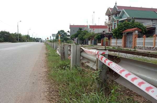 Hộ lan đường sắt bị lắp ngược, như dao sắc lẹm trên quốc lộ ở Bắc Giang