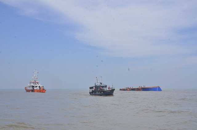 Tàu nước ngoài đâm chìm sà lan, nữ thuyền trưởng mất tích