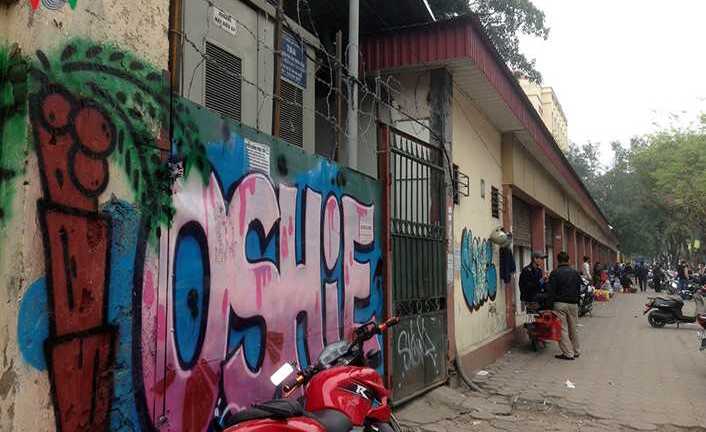 Ảnh: Những 'bức tranh tường' nham nhở giữa Thủ đô