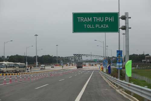 Tai nạn thảm khốc khiến 10 người thương vong: Sẽ thay biển báo trên cao tốc