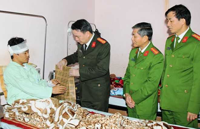 Truy bắt kẻ trộm cắp, thiếu tá công an bị chém trọng thương