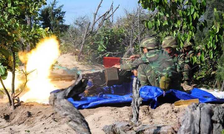 Ảnh: Bộ đội Việt Nam diễn tập đánh quân đổ bộ đường biển