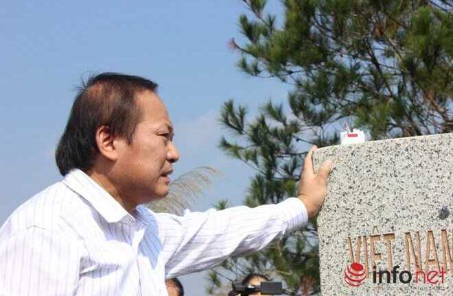 Bộ trưởng Trương Minh Tuấn xúc động thăm lại chiến trường xưa