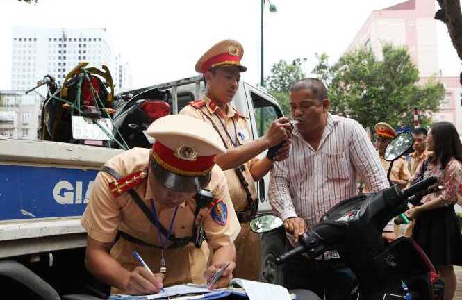 CSGT kiến nghị gắn thiết bị đo nồng độ cồn trên ôtô