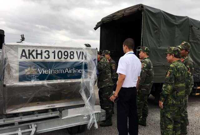 Vận chuyển khẩn cấp 30 tấn lương khô cứu trợ miền Trung
