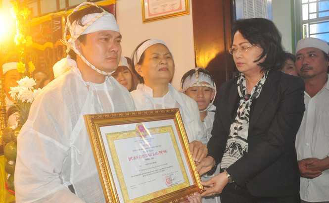 Đại biểu Quốc hội Ngô Văn Minh được truy tặng Huân chương Lao động hạng Nhì