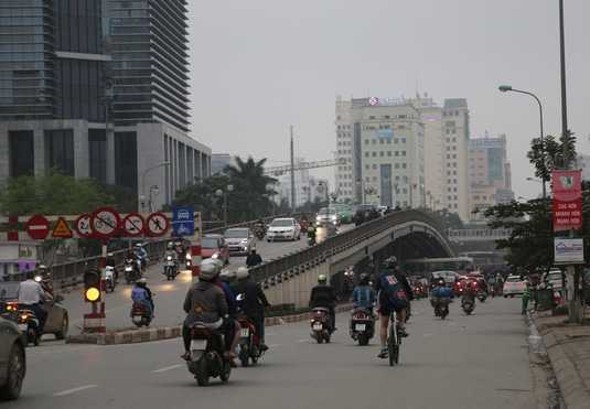 Cấm hàng loạt phương tiện đi lên 2 cầu vượt trên tuyến buýt nhanh BRT