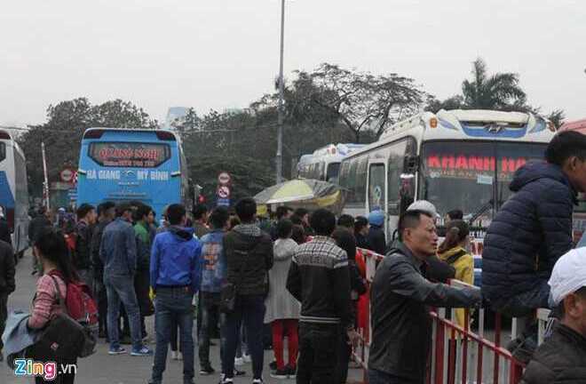 Gần 100 nhà xe từ chối chở khách phản đối phân tuyến