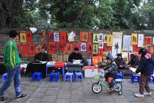 Hà Nội sẽ 'khai tử' phố ông đồ trên vỉa hè Văn Miếu