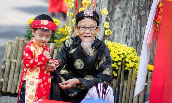 Đừng vội quy kết người đòi bỏ, hay hợp nhất Tết cổ truyền là không yêu nước!