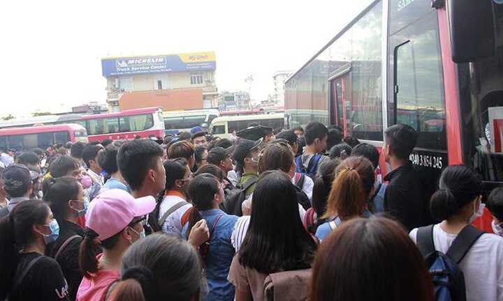 Chủ tịch Hà Nội yêu cầu xác minh thông tin vé xe khách tăng 60%