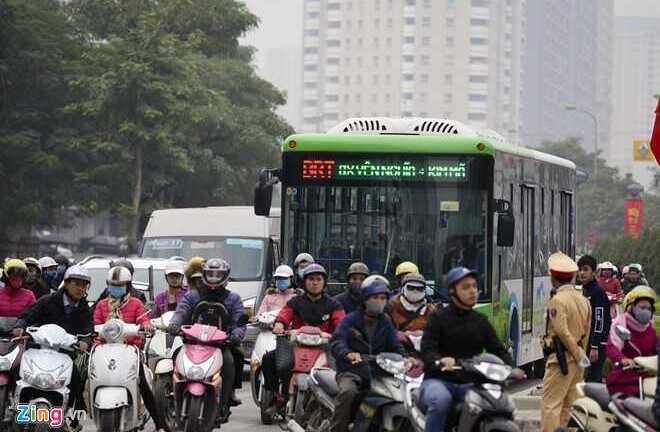 Thủ tướng yêu cầu xử nghiêm hành vi lấn làn, tạt đầu buýt nhanh