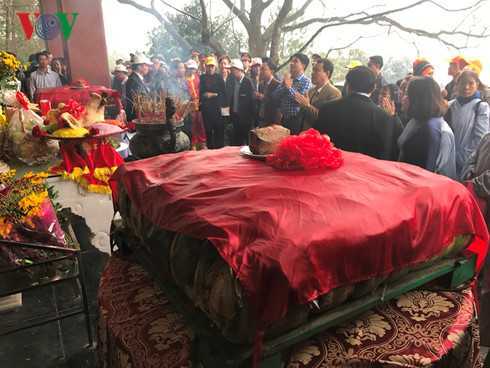 Dâng cặp bánh chưng 700kg tri ân thân mẫu Chủ tịch Hồ Chí Minh