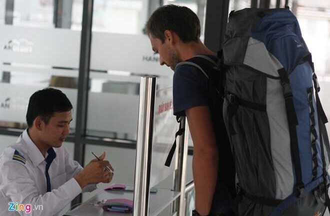 Từ 6/2, hành khách đi xe buýt nhanh phải mua vé