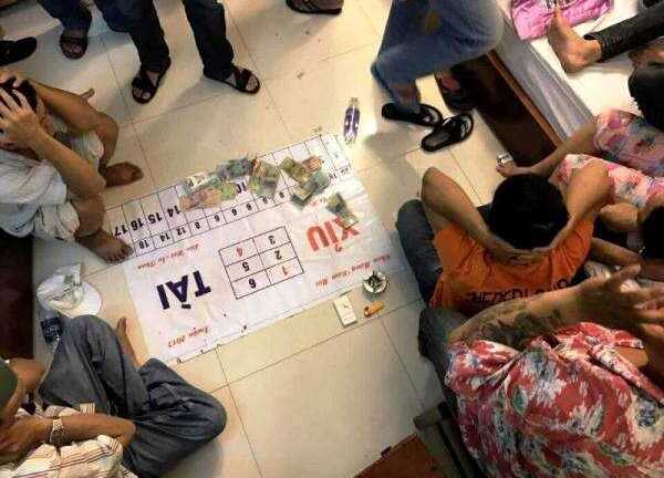 Doanh nhân trẻ 'bắt tay' 2 gã giang hồ mở sòng bạc bịp giữa Sài Gòn