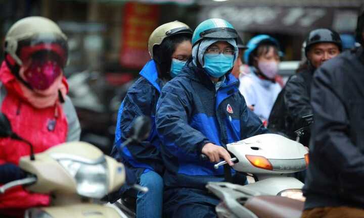 Không khí lạnh tràn về miền Bắc, áp thấp hoành hành vùng biển phía Nam