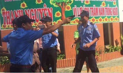 Bảo vệ còng tay giám đốc, rút súng doạ giáo viên: Công an vào cuộc điều tra