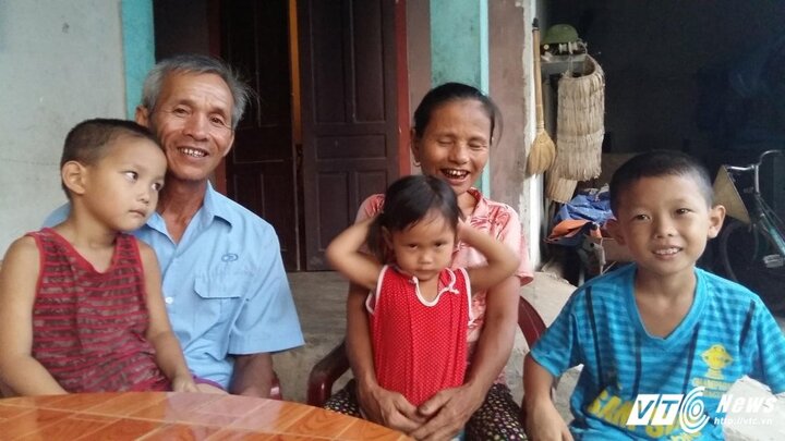 Cảm động người đàn bà tự tay sắm lễ, cưới vợ cho chồng