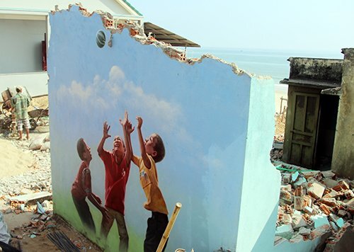 Dân tiếc nuối phá dỡ 4 bức bích họa làng Tam Thanh