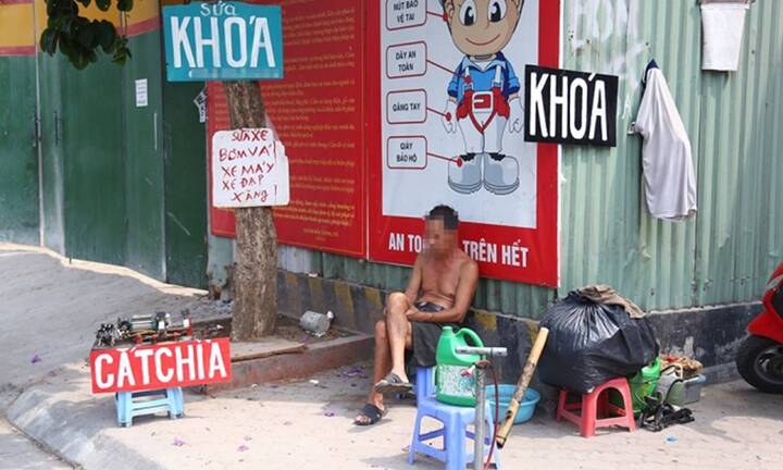 Sau 2 tháng ra quân, xe cộ, hàng quán lại tràn lan trên vỉa hè Thủ đô