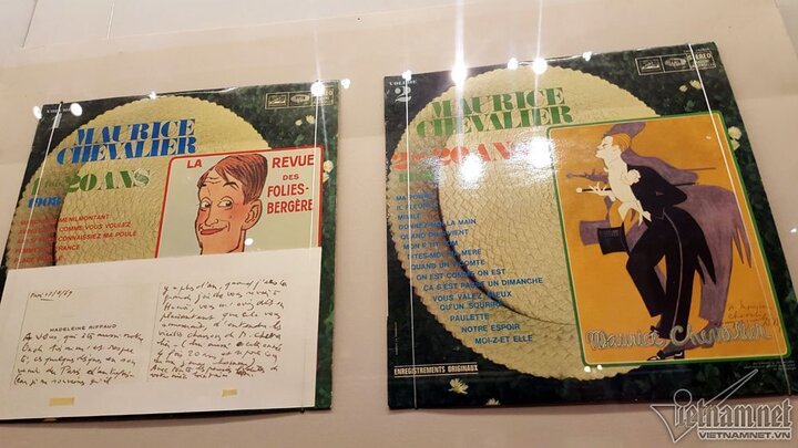 Bộ đĩa hát con gái nuôi người Pháp gửi tặng Bác Hồ