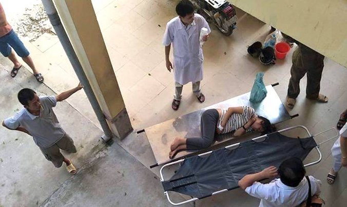 Ăn nấm hái trên rừng, 6 người trong gia đình nguy kịch