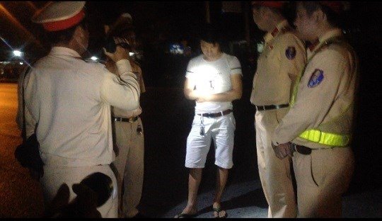 Xe chở quá tải còn 'thi gan' với CSGT suốt 12 giờ