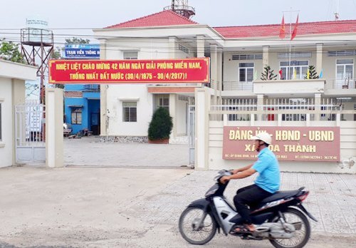 Dời hộ khẩu vợ phó bí thư xã để cấp sổ cận nghèo