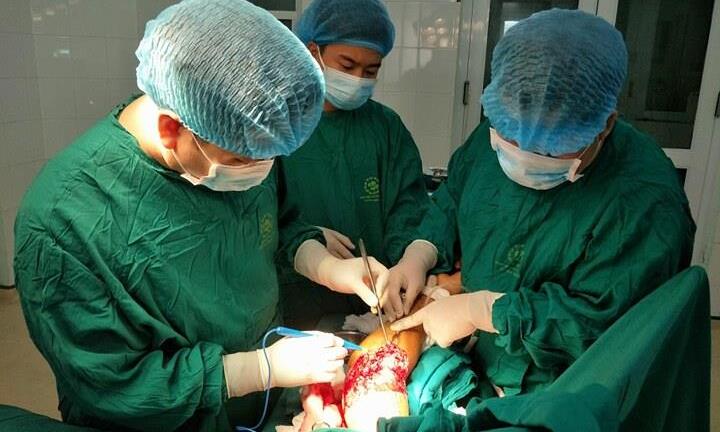 Tuyên Quang: Ổ ấu trùng hàng trăm con trong vết thương ở cánh tay người đàn ông