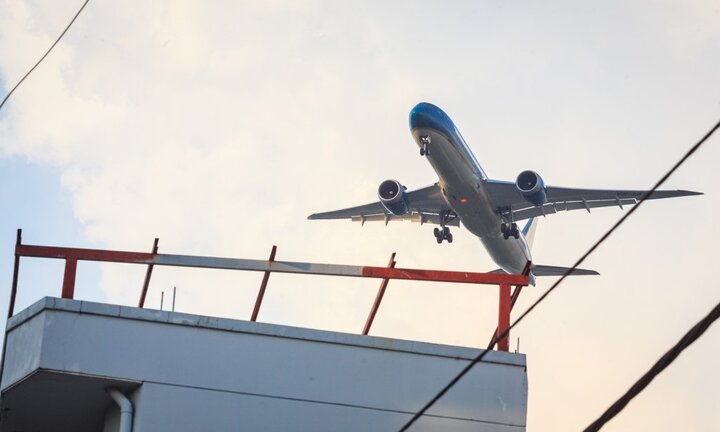 Cận cảnh máy bay 'sượt qua đầu' hạ cánh xuống Tân Sơn Nhất