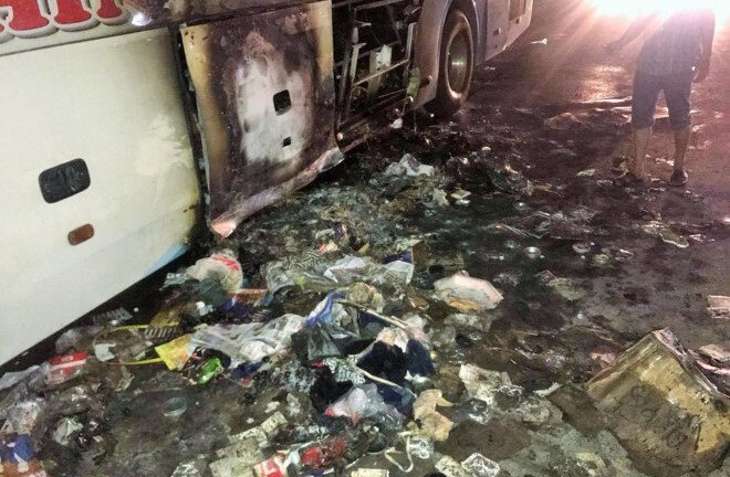 45 người la hét trong chiếc xe giường nằm bốc cháy trong đêm