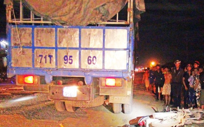 Ô tô tông xe máy, 2 người chết tại chỗ