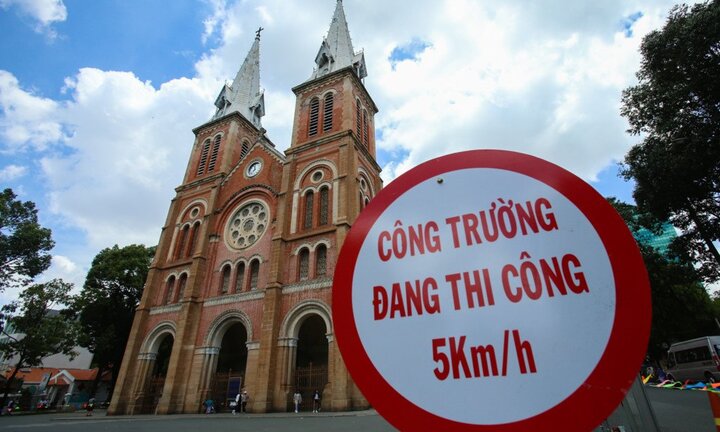 Ai muốn ghé thăm Nhà thờ Đức Bà Sài Gòn phải biết thông tin này