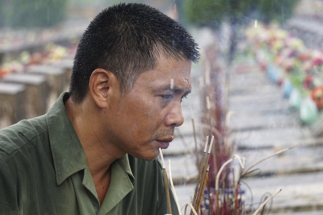 Ảnh: Cựu binh sư đoàn 356 trở về bên đồng đội yên nghỉ nơi chiến trường Vị Xuyên