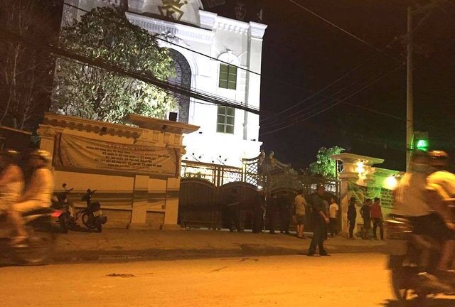 Bảo vệ quán karaoke ẩu đả với khách, 2 người chết