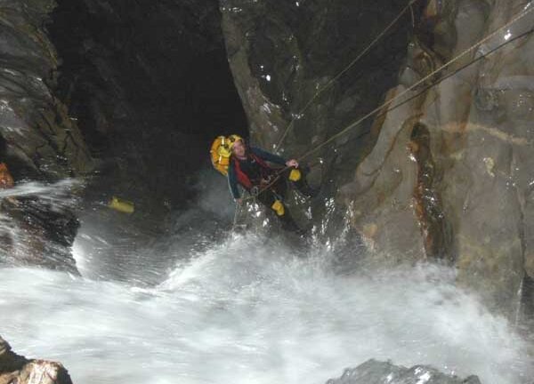 Bão số 4 đổ bộ, 10 du khách Thái Lan vẫn đang trong hang Sơn Đoòng