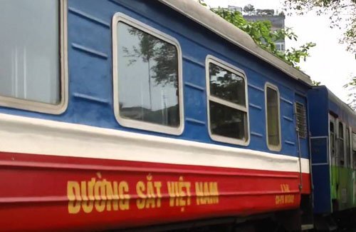 Để hai tàu hỏa suýt đâm nhau, trưởng ga bị cách chức